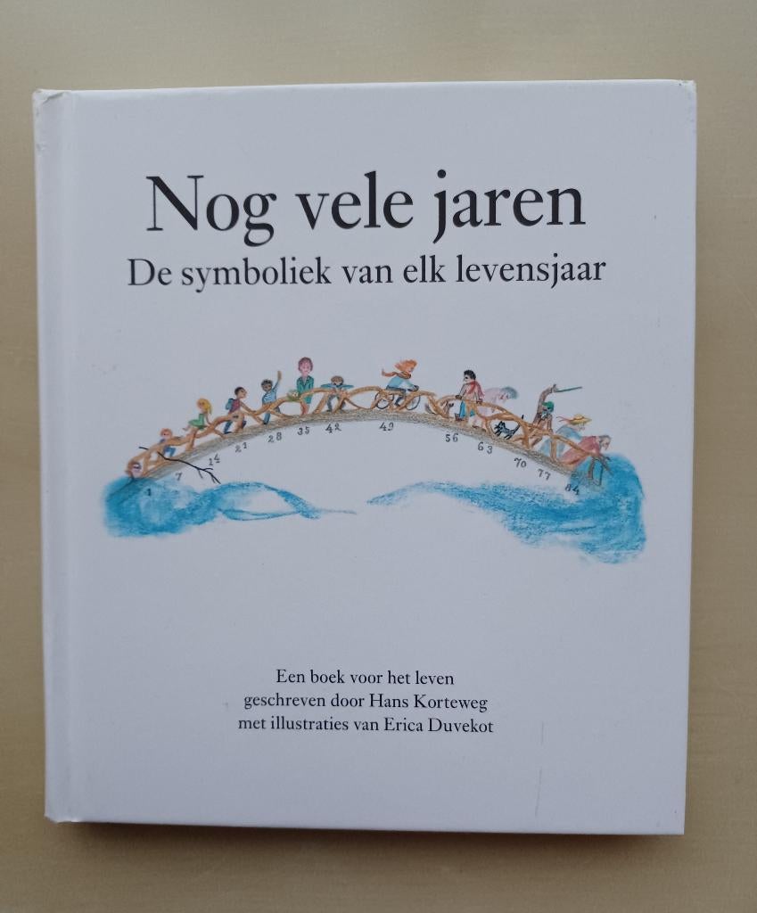 Nog vele jaren - Symboliek van elk levensjaar, Boeken, Ophalen of Verzenden, Zo goed als nieuw, Hans Korteweg, Achtergrond en Informatie