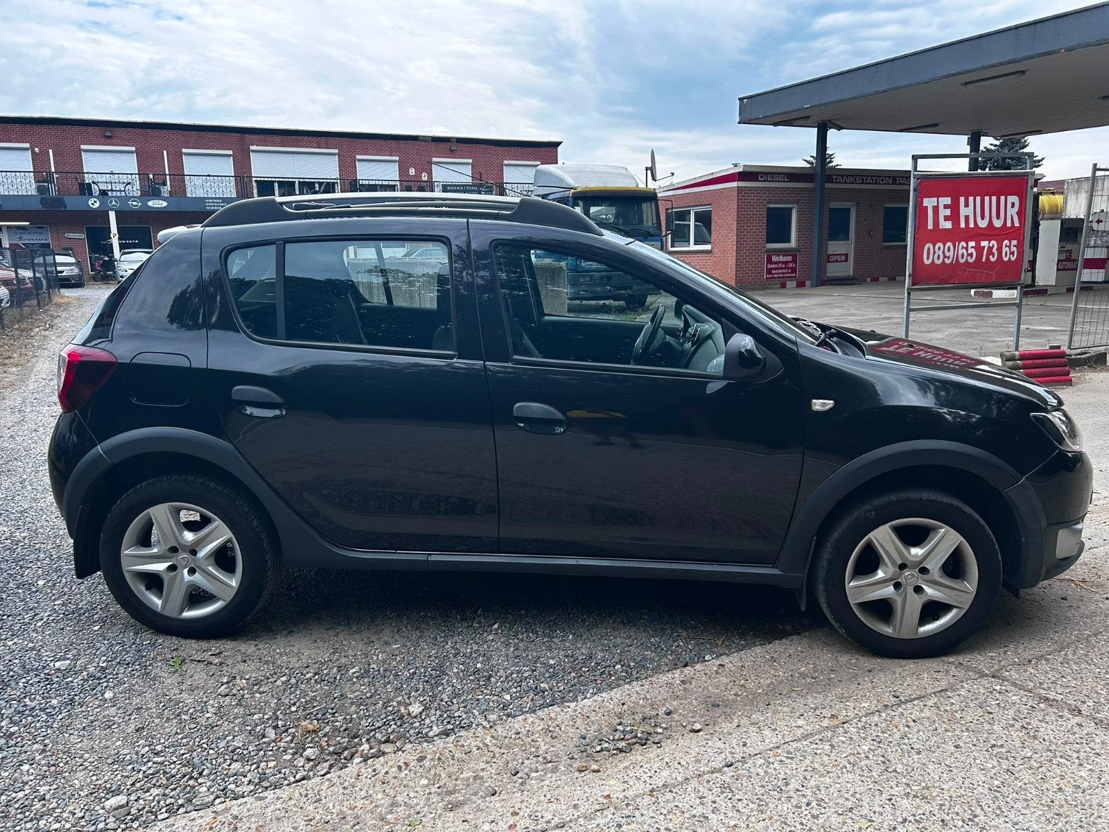 Dacia Sandero Stepway  73000 km bij 2013, Auto's, Voorwielaandrijving, Stof, Zwart, Bedrijf