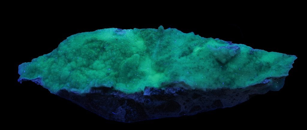 Lichtblauwe SMITHSONIET UV uit Namibië., Enlèvement ou Envoi, Minéral