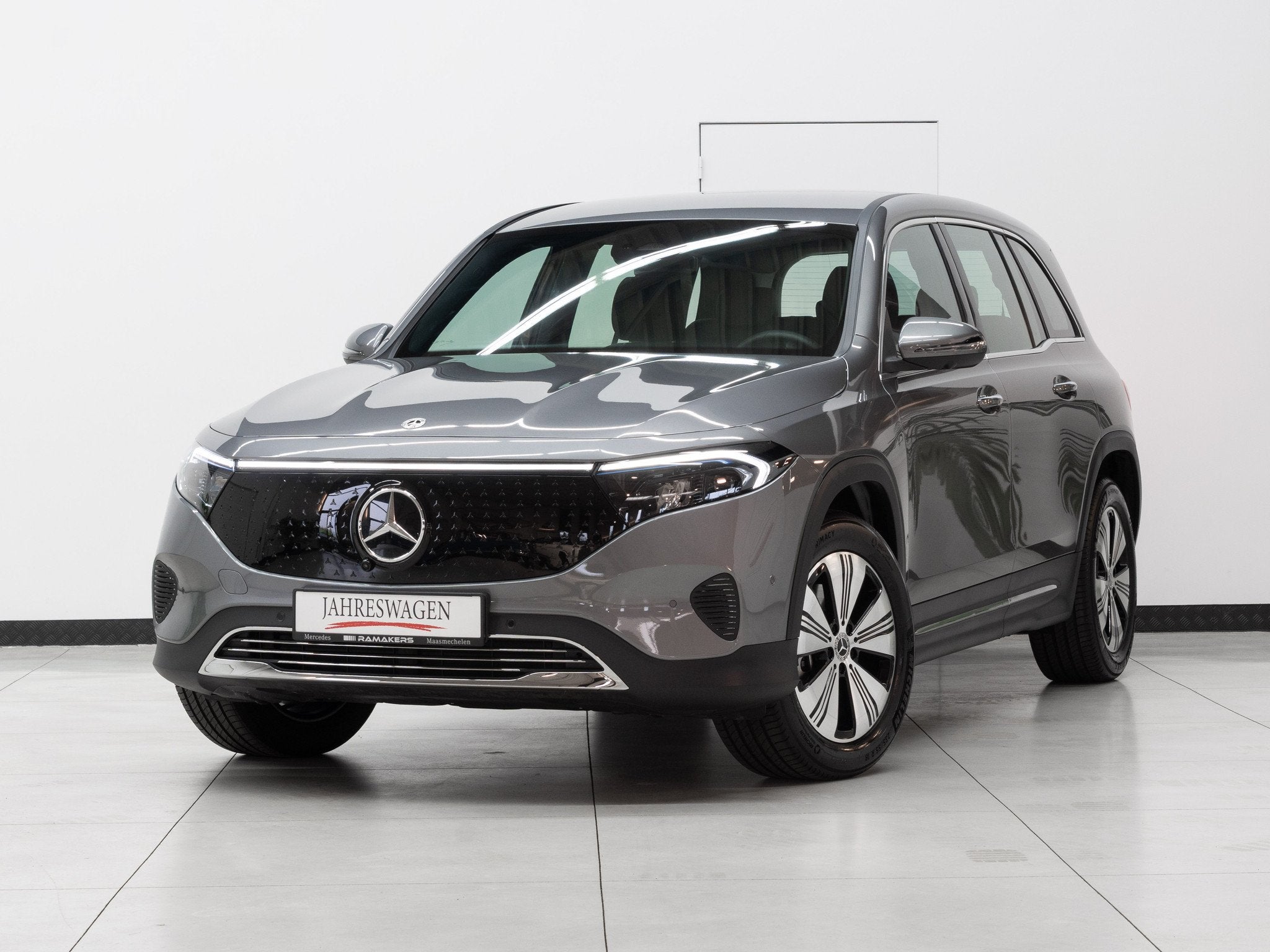 Mercedes-Benz EQB 300 4M Luxury Line Distronic+ 360cam Key, Auto's, Automaat, Gebruikt, 5 zetels, https://public.car-pass.be/vhr/21a3b3c2-89ce-4d0c-8f1b-420ce11d2d7a