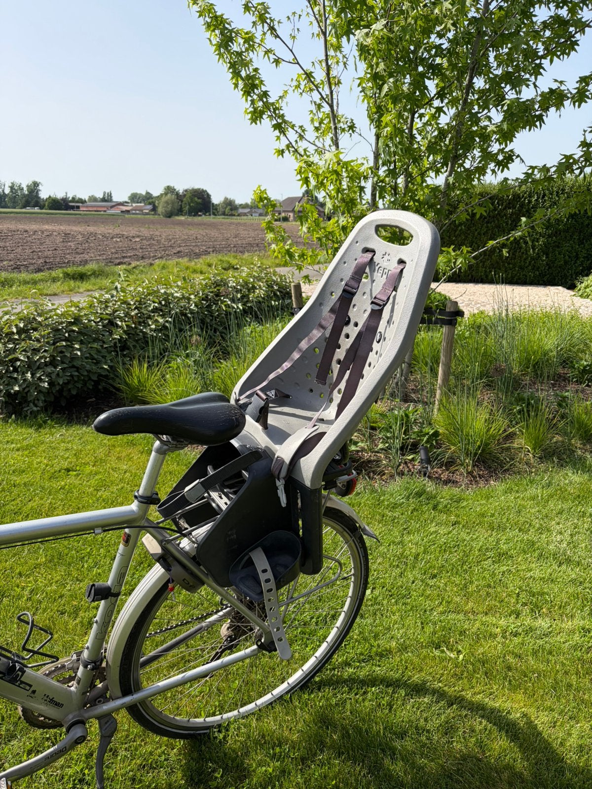 Fietsstoeltje yepp Thule + 2 dragers + regenbeschermhoes, Enlèvement, Comme neuf