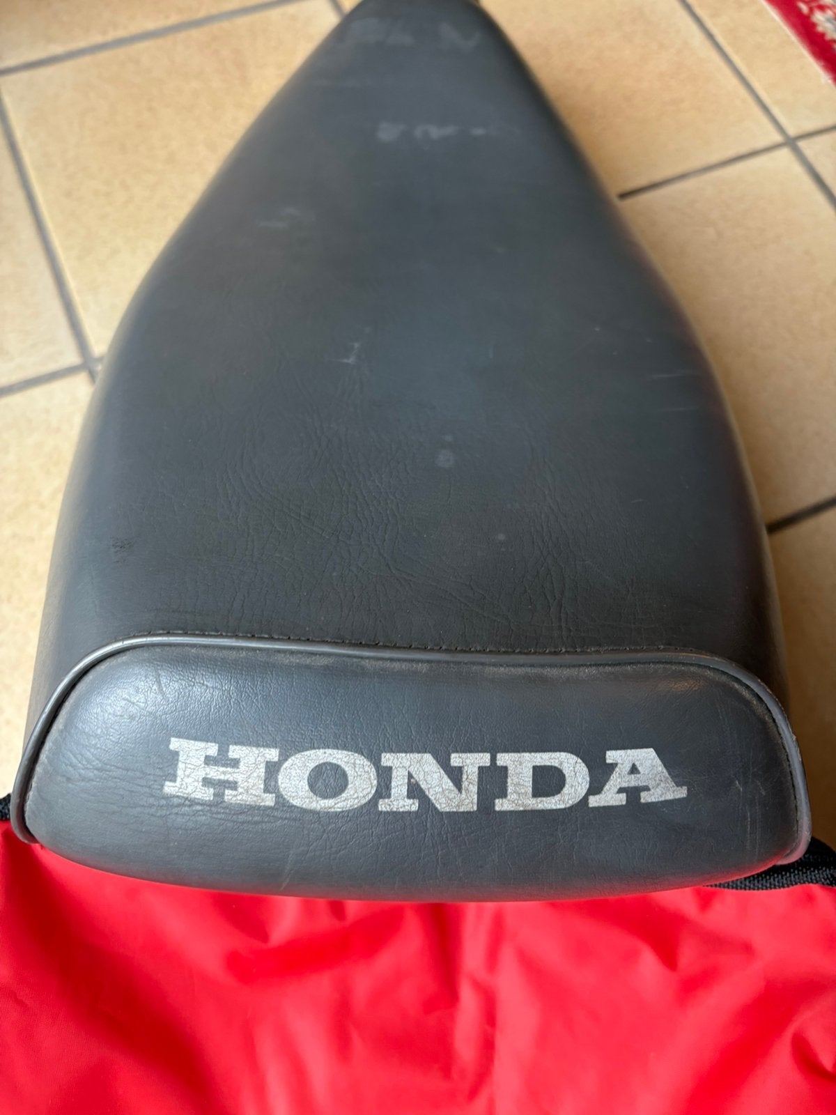 HONDA VISION SELLE s’origine IMPECCABLE, Enlèvement ou Envoi, Comme neuf, Selle, Honda