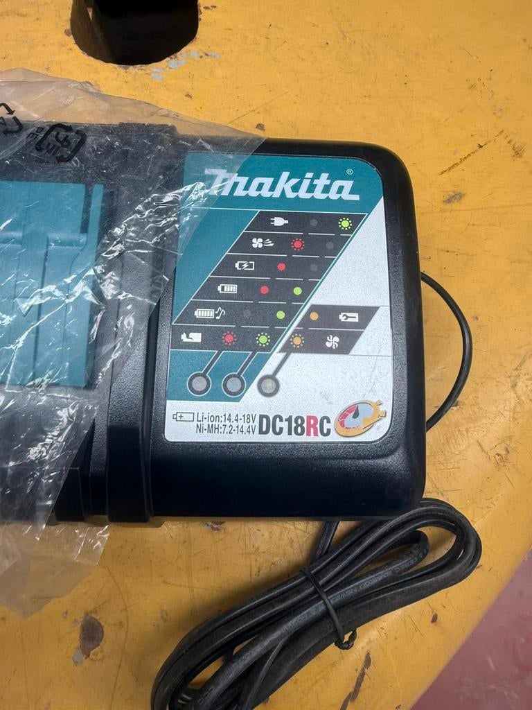 Oplader makita., Ophalen, Nieuw