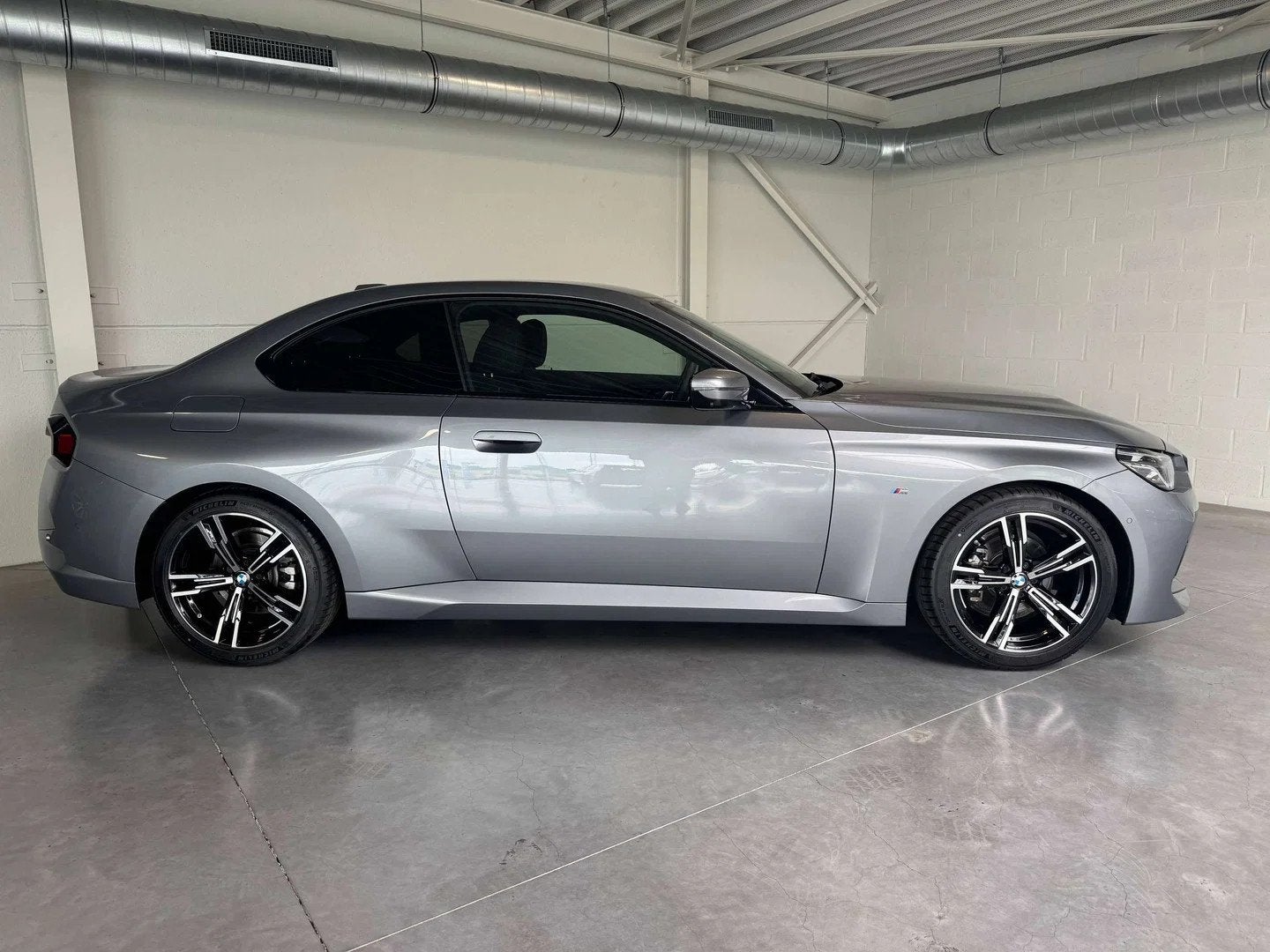 BMW 2 Serie 218 Coupé 218iA - M-Pakket - Camera - HIFI - AC, Autos, 1960 kg, Noir, 2 portes, 1998 cm³