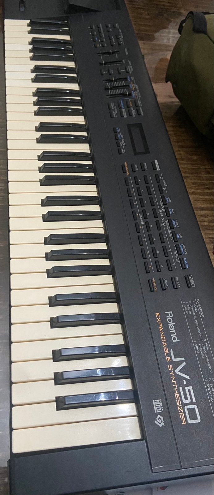 Roland jv50, Muziek en Instrumenten, Ophalen, Roland, Met midi-aansluiting, 61 toetsen