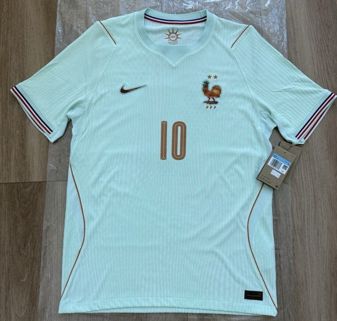 Frankrijk MBappe Uitshirt Origineel WorldCup Nieuw 2026, Verzamelen, Sportartikelen en Voetbal, Verzenden