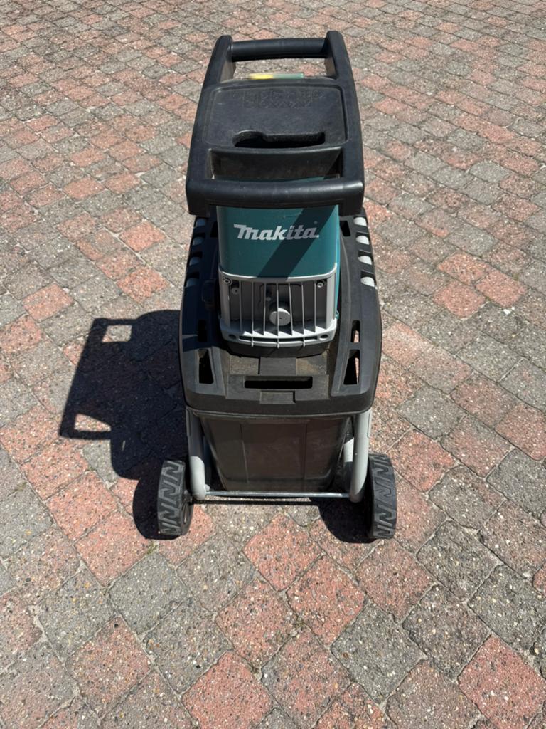 Makita UD2500 Hakselaar - 2500W, Tuin en Terras, Ophalen, Gebruikt, Elektrisch, Met opvangzak