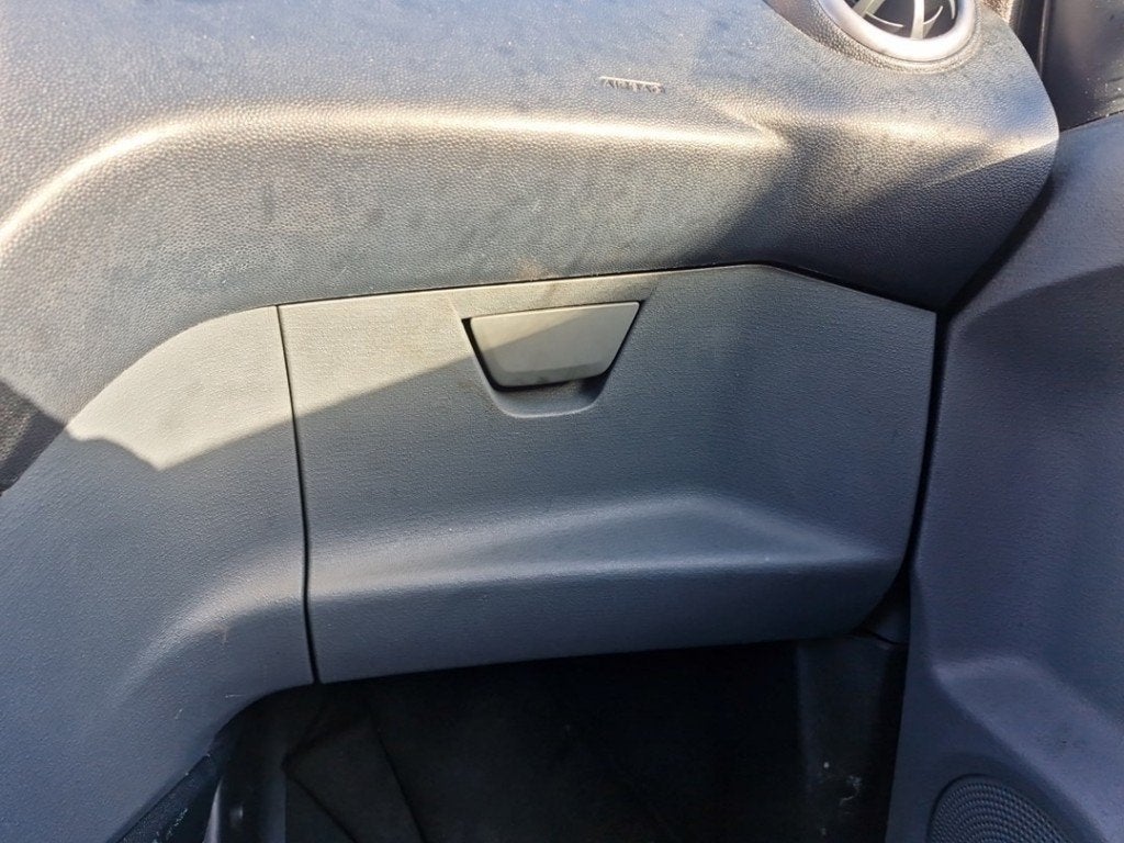 COMPARTIMENT A GANTS Ford Ka II (01-2008/05-2016), Henry-Ford-Straße  1
50735  Köln, DE, Ford-Werke GmbH, Kunden@ford.com, Ford