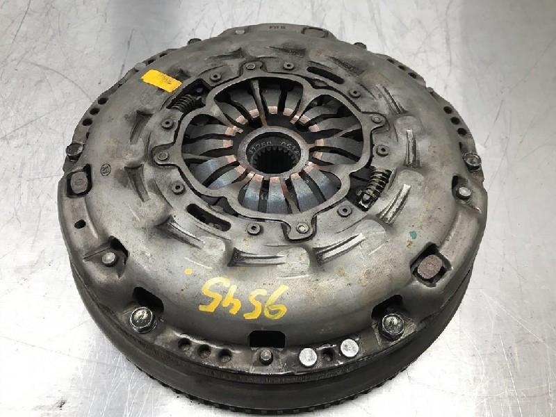 VOLANT MOTEUR BI-MASSE Toyota RAV4 (A3) (01-2005/06-2013), Utilisé, Toyota
