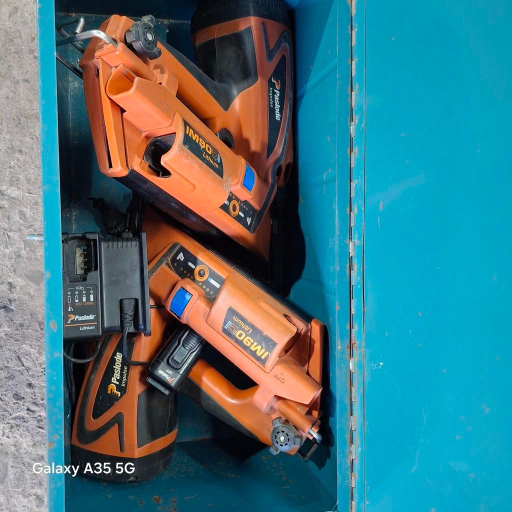 2PASLODE IM90CI,2 accu's,chargeur, Enlèvement ou Envoi