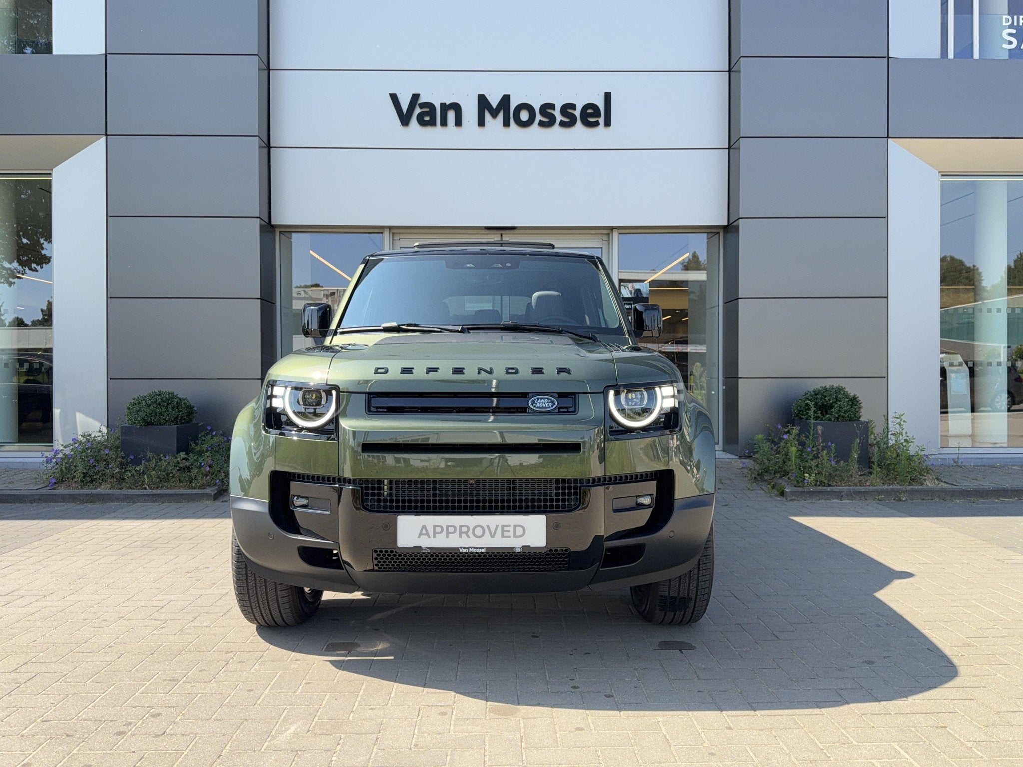 Land Rover Defender 110 D200 S AWD Auto. 26MY (automatique), Autos, Land Rover, Cuir, https://public.car-pass.be/vhr/dc34ca10-1e52-4ecb-b0a3-a56086743b1e