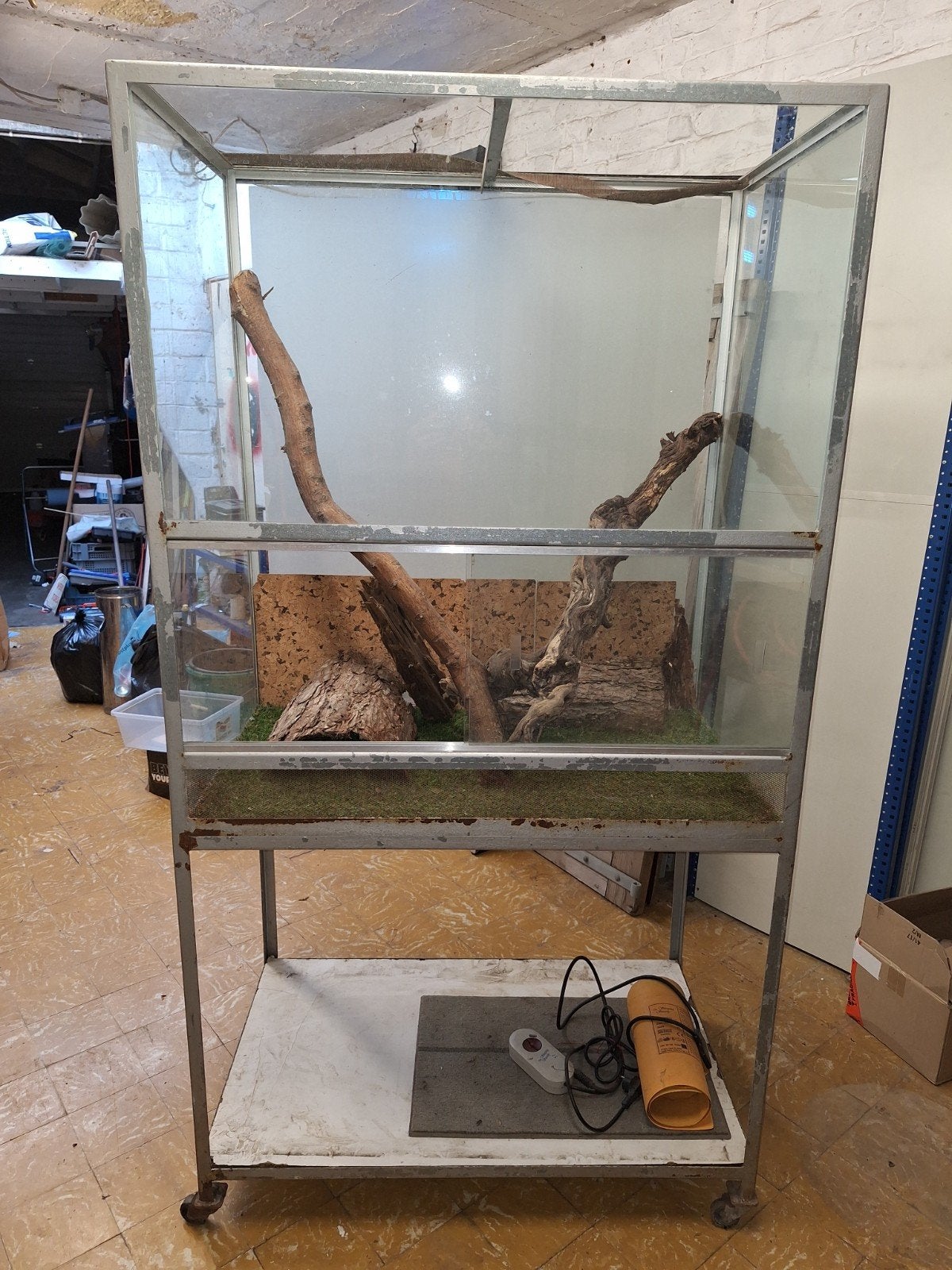 Terrarium op wielen, Ophalen