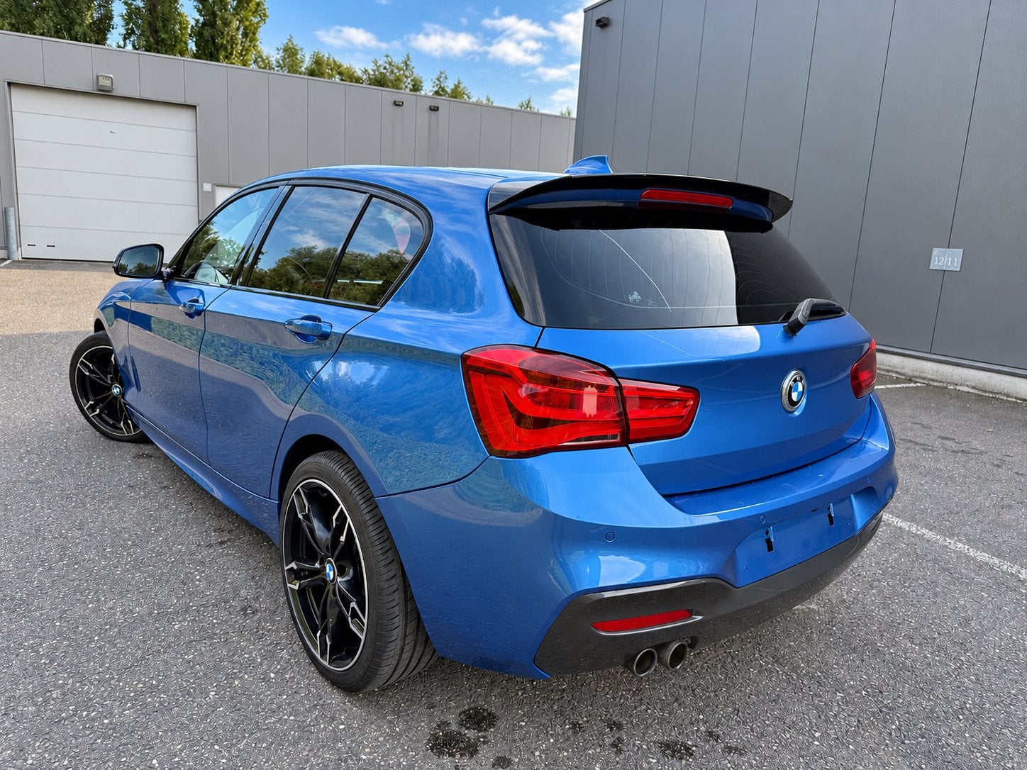 BMW 120i 2.0 Benzine Automaat – 184 pk – M Sport-look, Auto's, 1998 cc, Gebruikt, 4 cilinders, Blauw