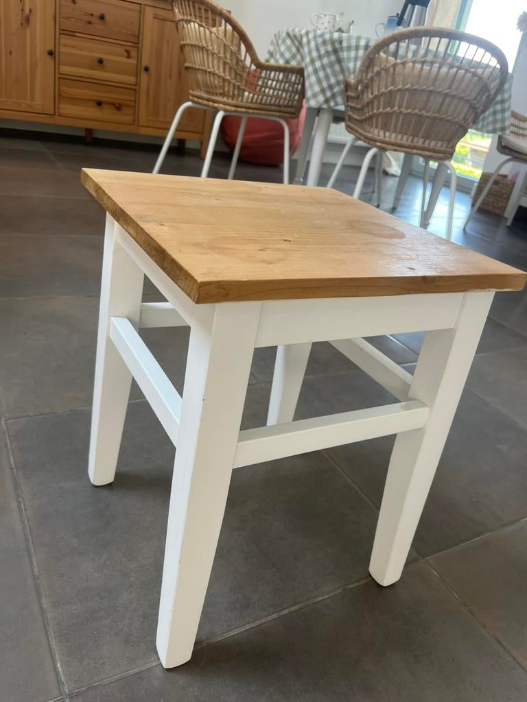 Massief grenen kruk/klein bijzettafeltje, Ophalen, Vierkant, Minder dan 50 cm, Zo goed als nieuw