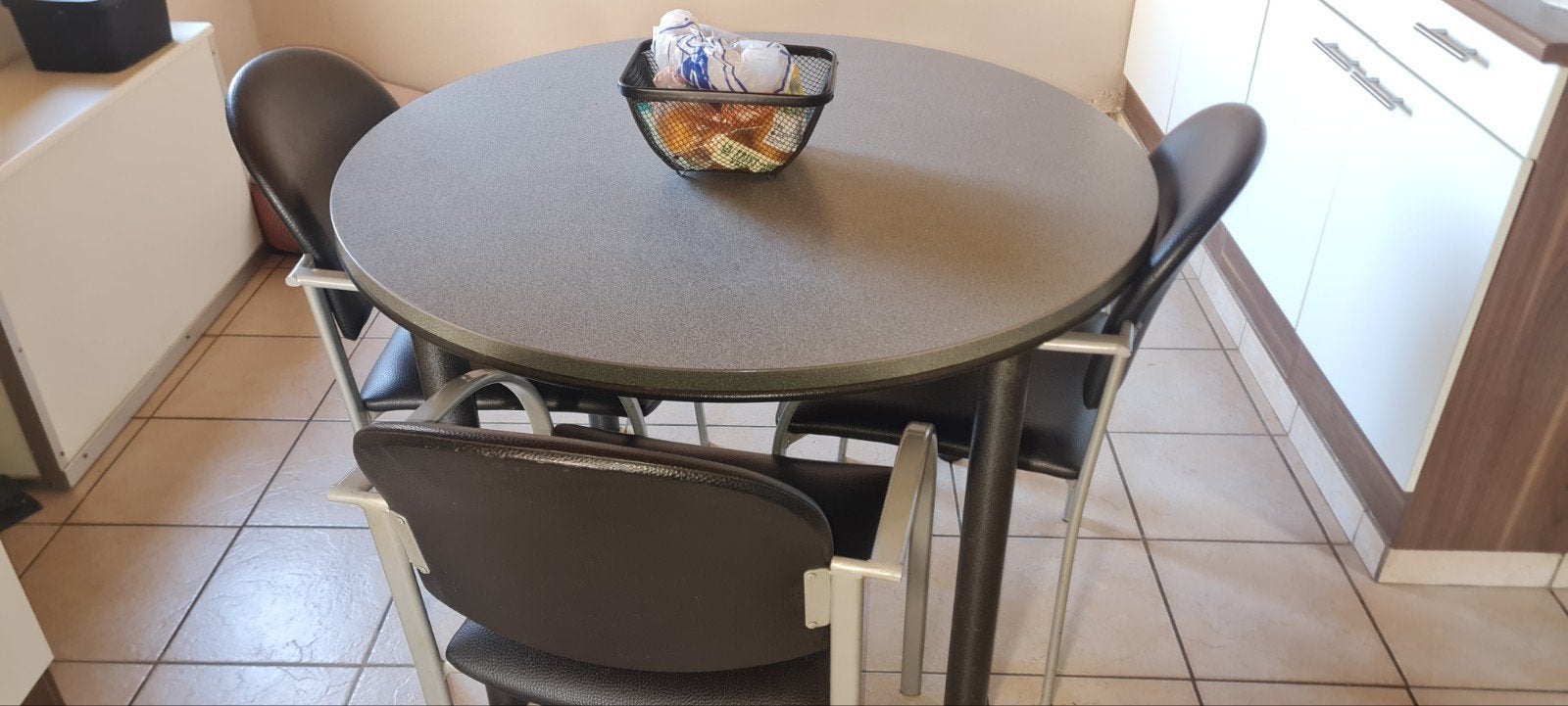 Ronde tafel + 3 stoelen, Enlèvement