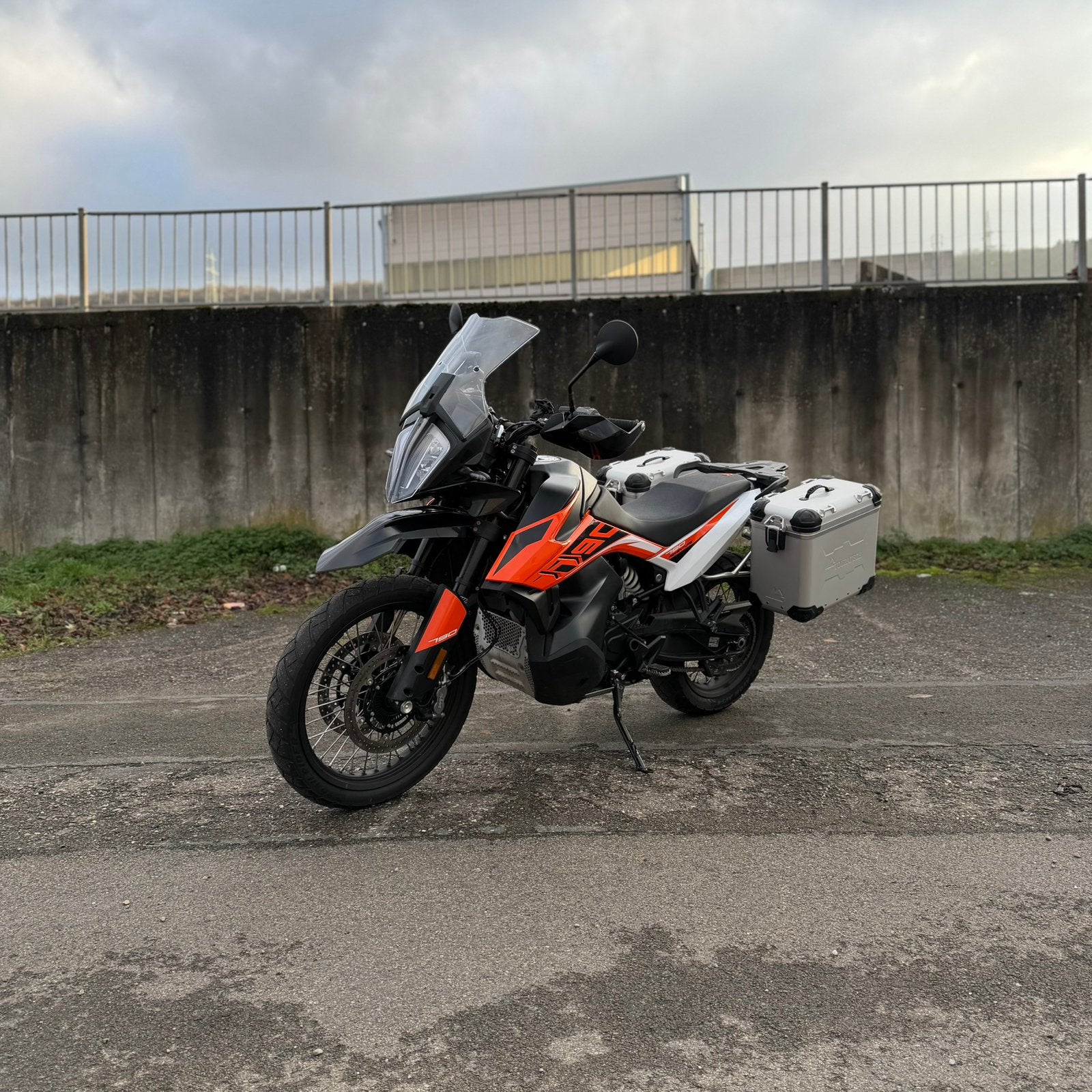 KTM 790 Adventure Showroom, Motos, Motos | KTM, Particulier, Permis Moto A, ABS, Transmission par cardan, Poignées chauffantes