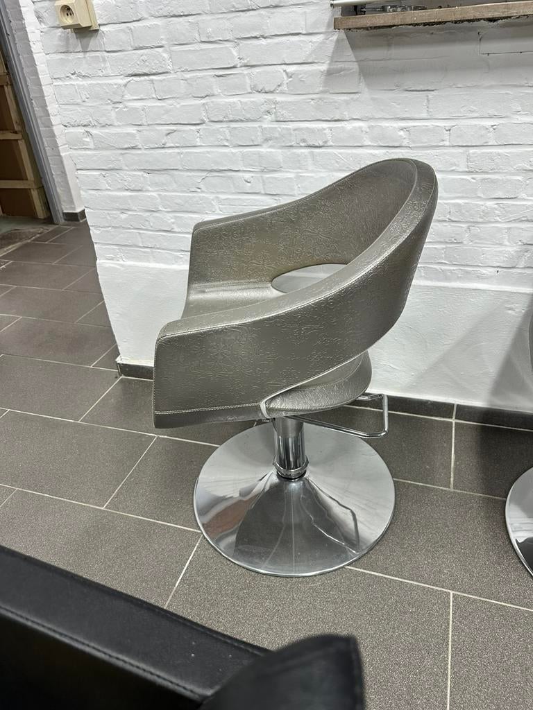 3 grijs tweedehands kapperstoelen damesstoelen, Enlèvement, Utilisé