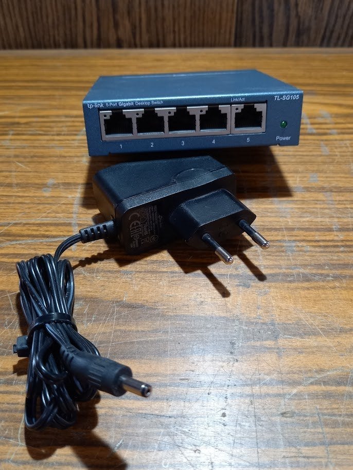 TP-Link netwerkswitch TL-SG105  5-poorts 10/100/1000Mbps, Computers en Software, Netwerk switches, Ophalen, Gebruikt