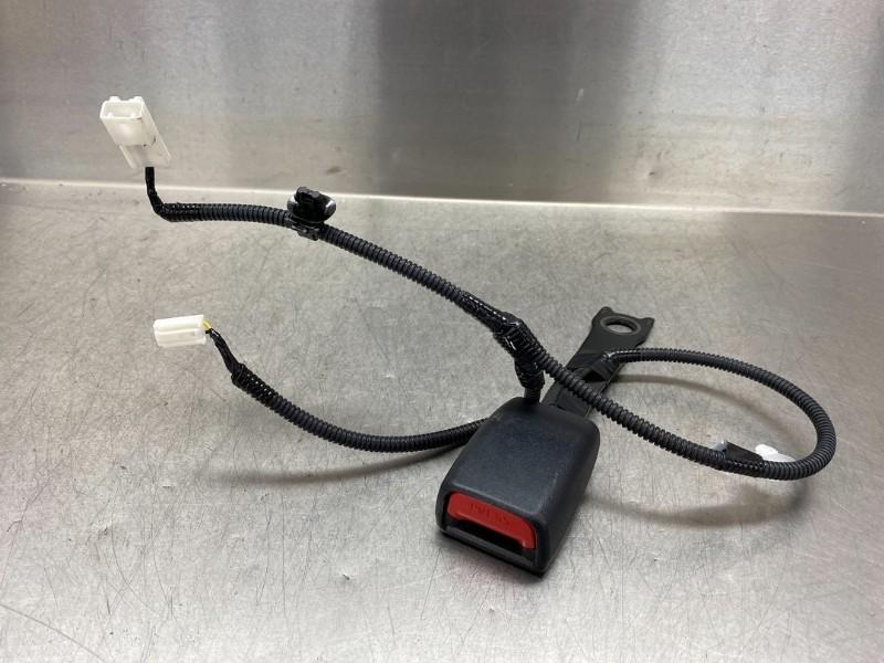 BOUCLE DE CEINTURE DE SECURITE AVANT DROIT Toyota RAV4 (A4), Autos : Pièces & Accessoires, Habitacle & Garnissage, Toyota, Utilisé