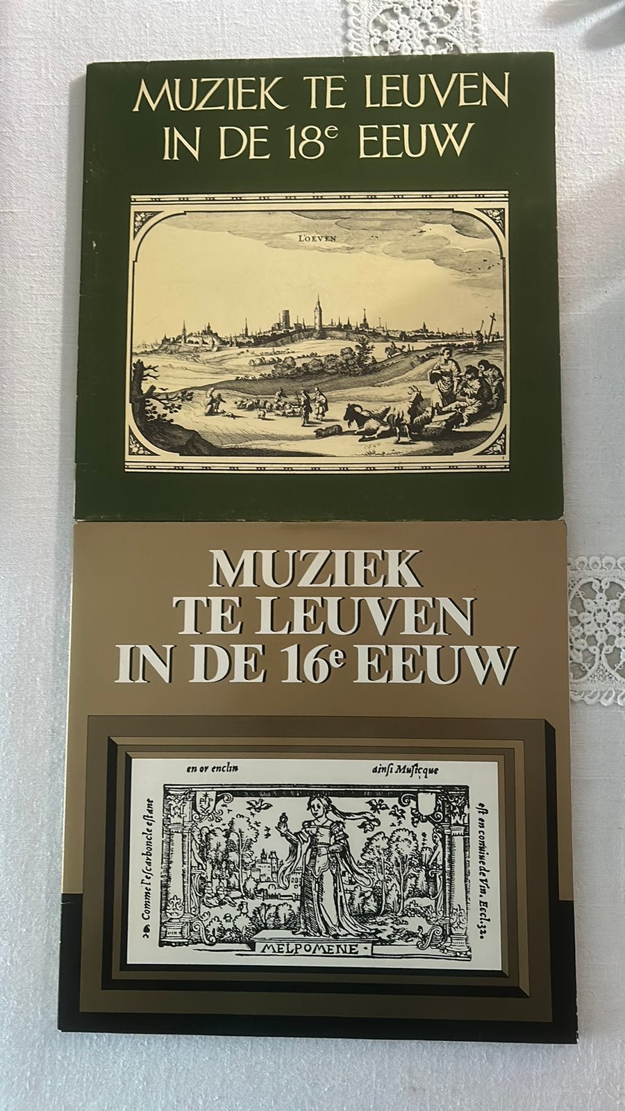 2 LP vinyl Muziek te Leuven 16/18 eeuw, CD & DVD, Vinyles | Classique, Housse de protection extérieure, Enlèvement, Moyen Âge et Renaissance