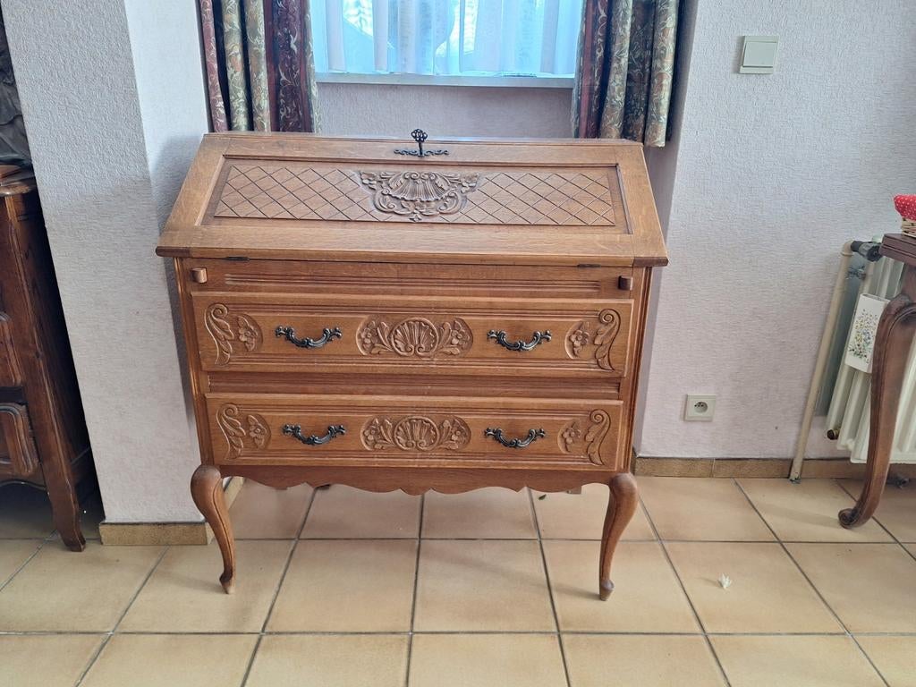 Secrétaire (ou bureau) de style Louis XV, Enlèvement