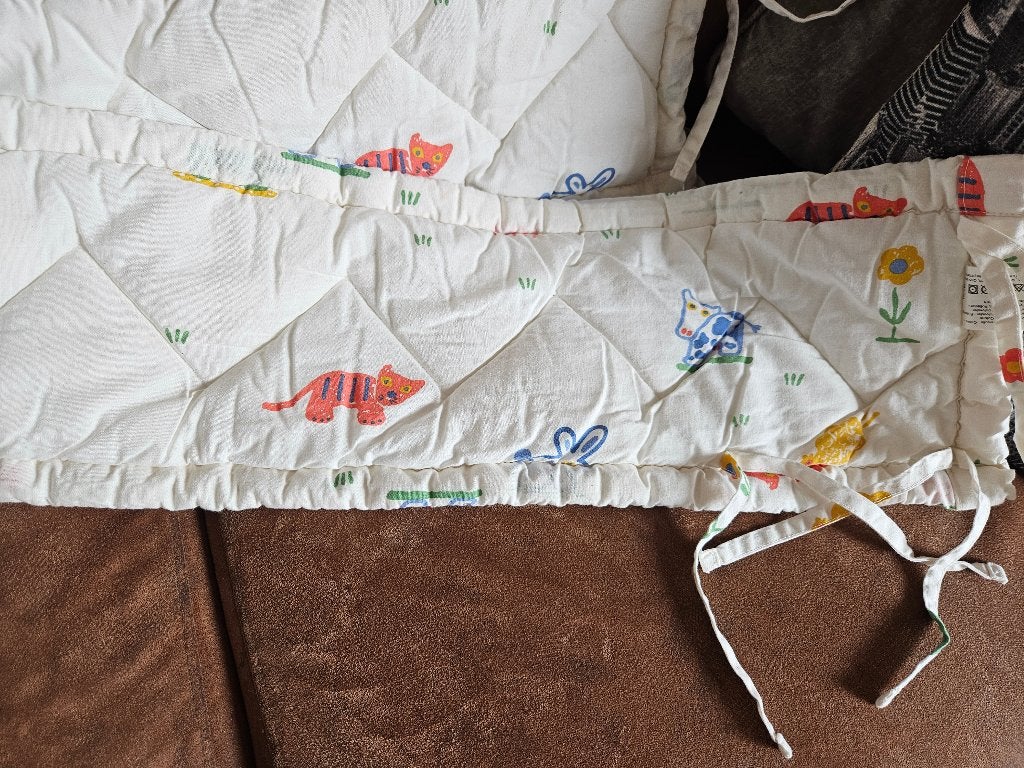 Cadre de lit IKEA - motif vintage chat/vache, Enlèvement