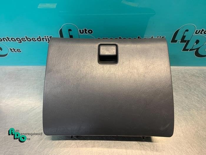 Boîte à gants d'un Toyota Starlet (Starlet 90-), -, 3 mois de garantie, Toyota, Utilisé