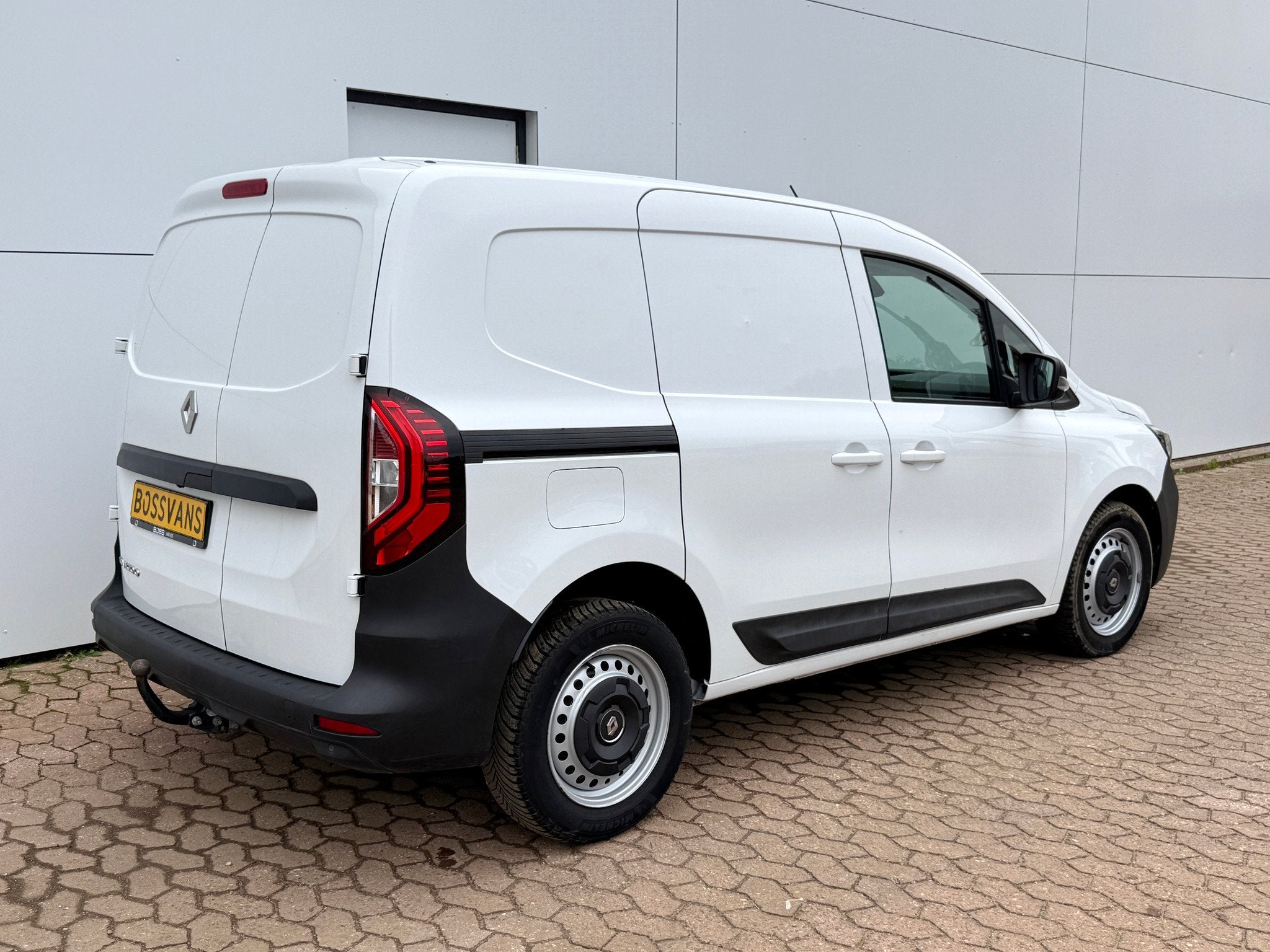 Renault Kangoo 1.3 TCe 130 EDC Automaat L1 1,5t Trekhaak Air, Auto's, Automaat, Gebruikt, Euro 6, 4 cilinders