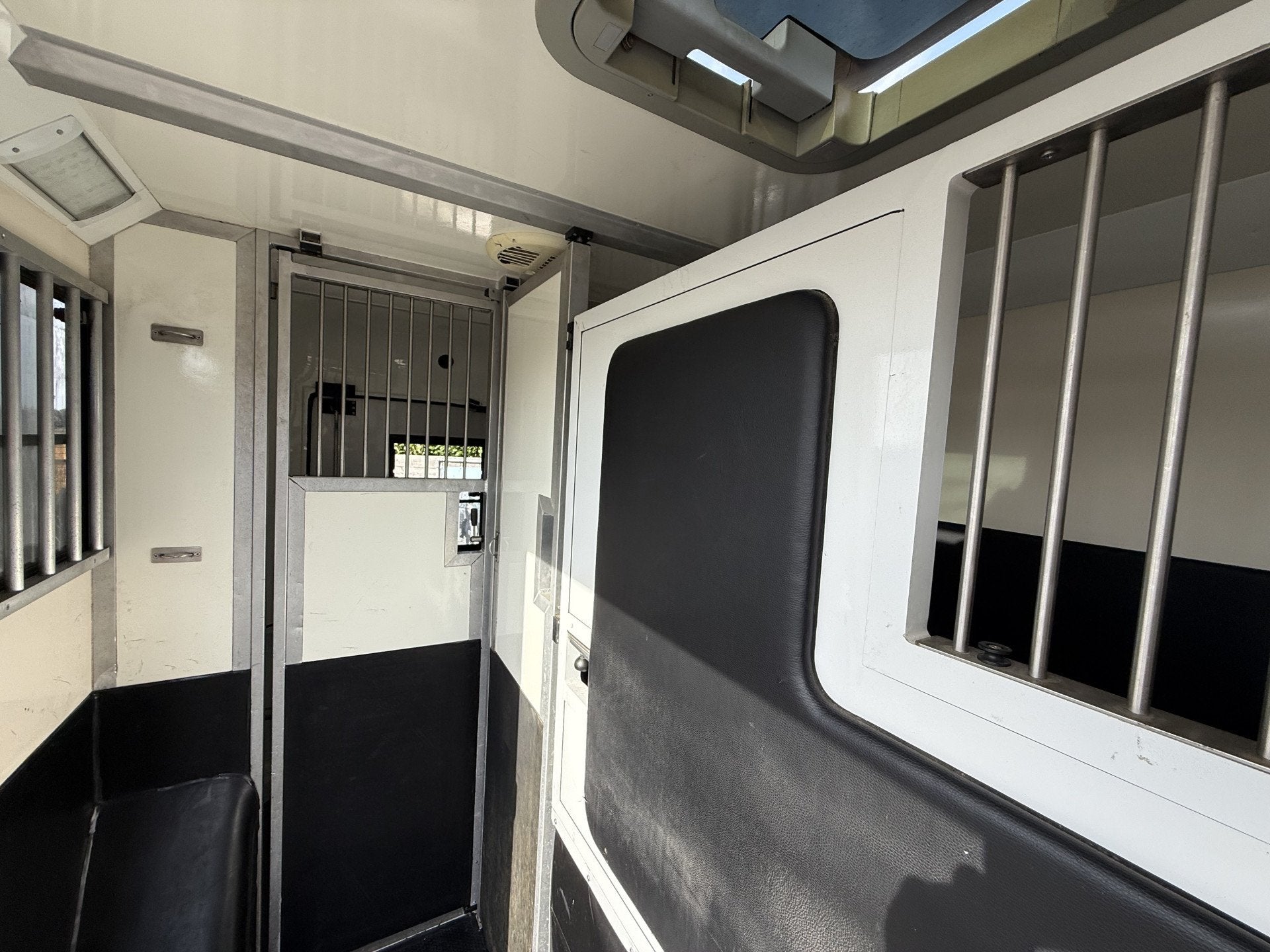 Renault Master | HORSETRUCK | STX | STALLION 3XL | 2015 | HE, Dieren en Toebehoren, Weduwestraat 12
4884MV  WERNHOUT, NL, Paardenwagentje NL | MVV HORSETRUCKS