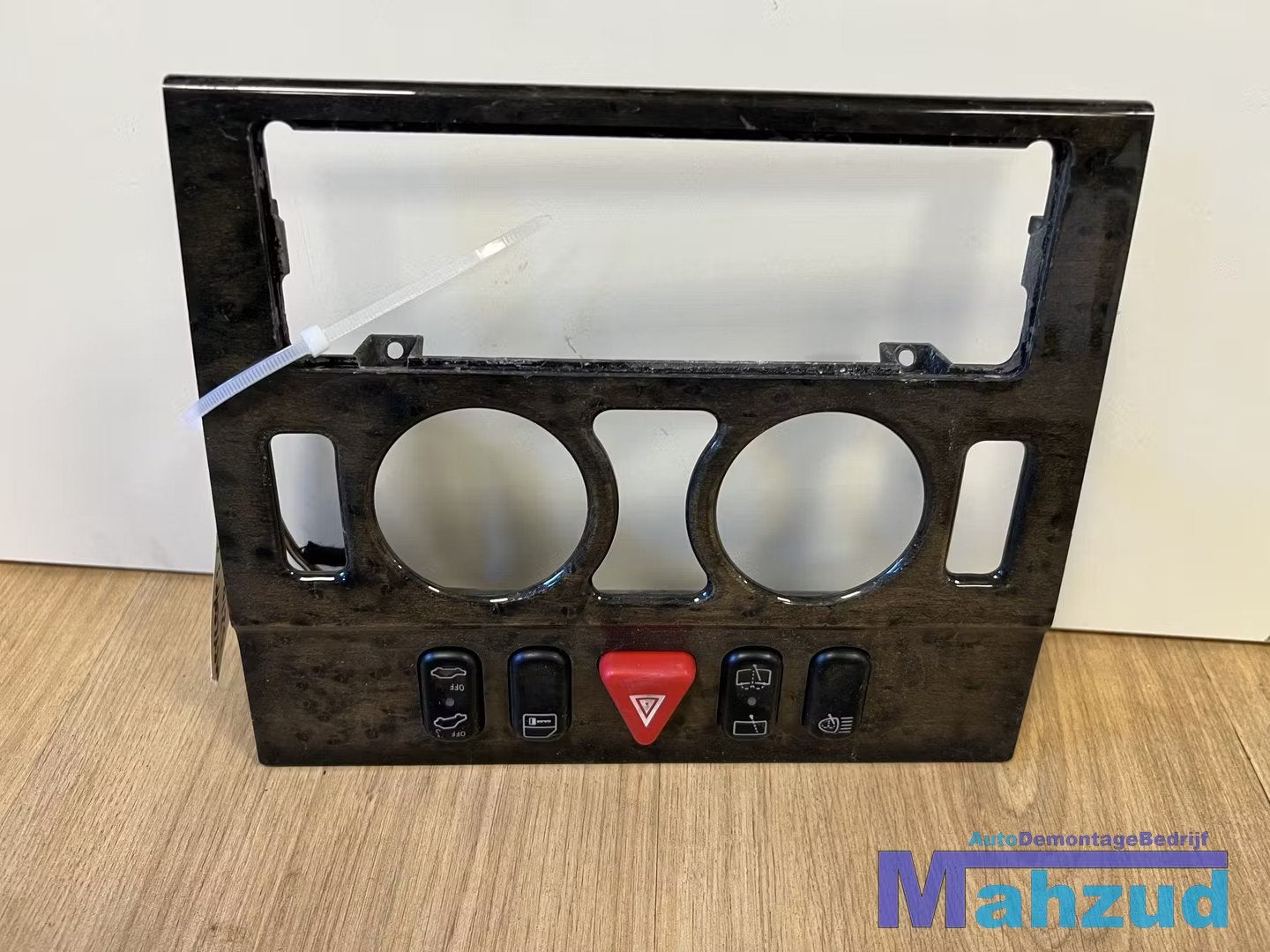 MERCEDES E-KLASSE S210 W210 hout middenconsole 1995-2003, Mercedes-Benz AG, Mercedes-Benz, Utilisé, Mercedesstrasse 120
70372  Stuttgart, DE