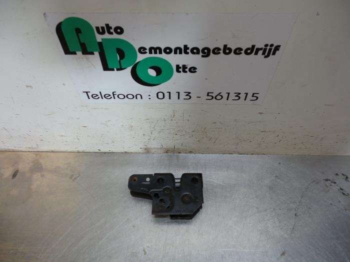 Slotmechaniek Motorkap van een Volkswagen Caddy (Caddy 04-), Auto-onderdelen, Gebruikt, -, Volkswagen, -