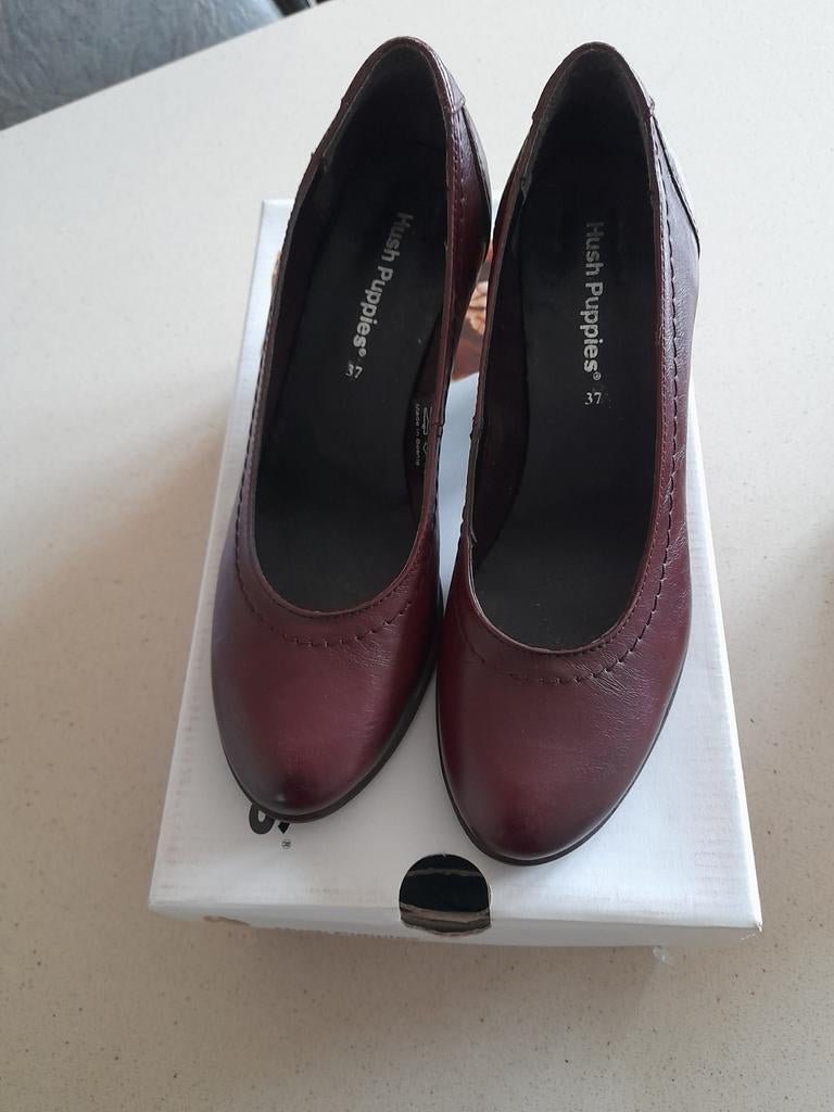 Bordeaux schoentje zo goed als nieuw, Kleding | Dames, Ophalen of Verzenden