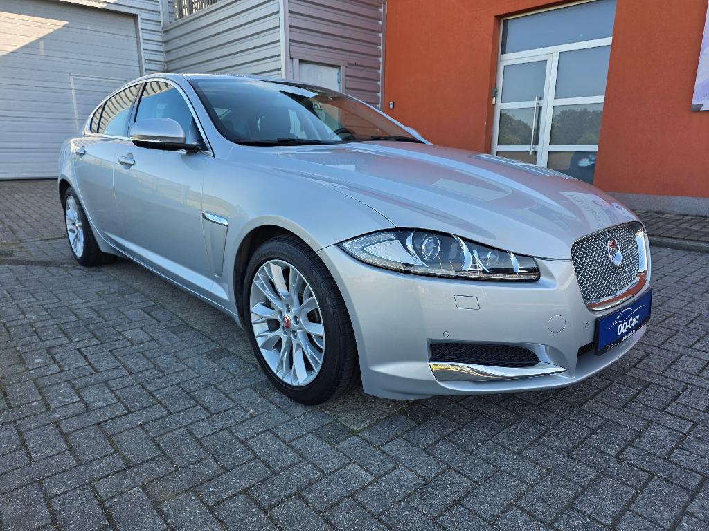 Jaguar XF - 2.2 diesel - 163 pk, Lichtsensor, 4 cilinders, Bedrijf, Zilver of Grijs