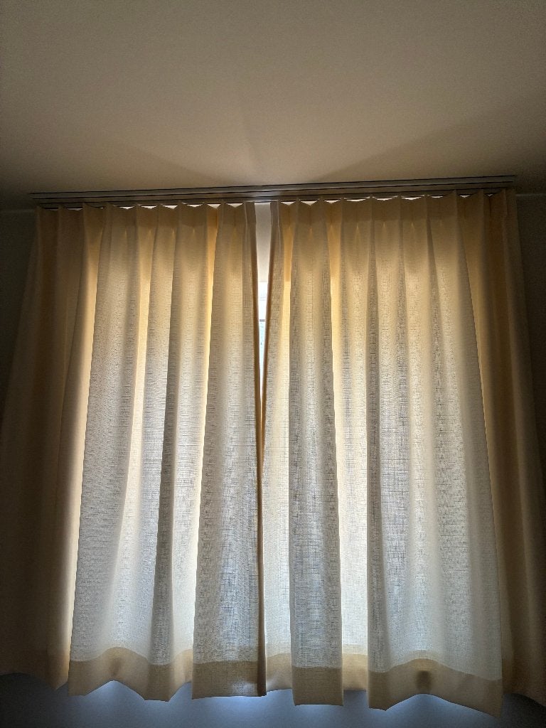 Prachtige gloednieuwe gordijnen crèmekleur met isolatie!, Huis en Inrichting, Overige materialen, Overgordijn, 170 cm, Nieuw