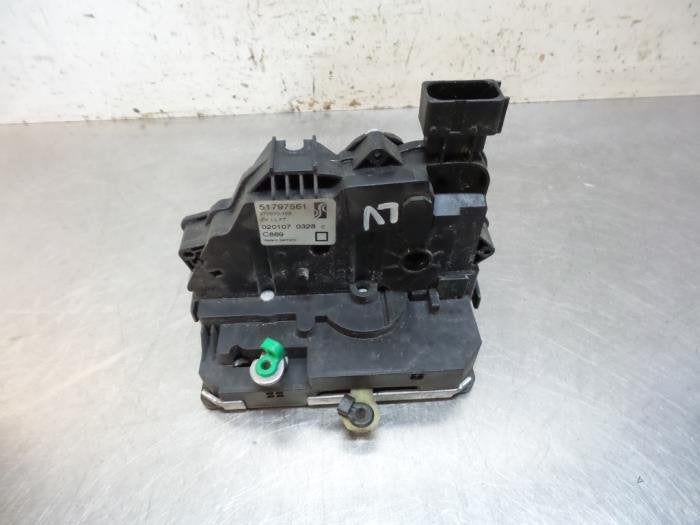 Serrure portière mécanique 2portes gauche d'un Fiat Punto, -, 3 mois de garantie, Utilisé, Fiat