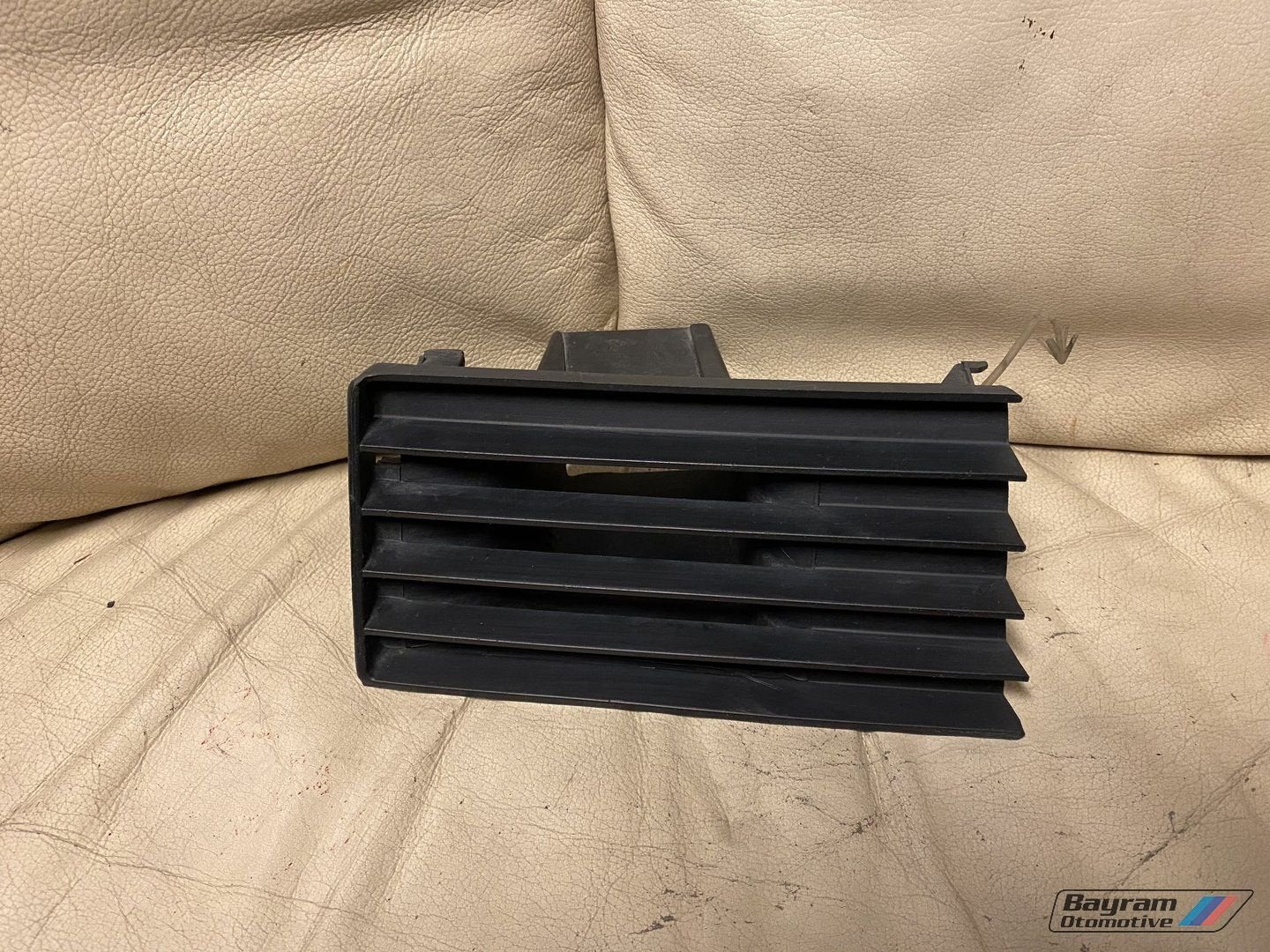 Bmw E32 Voorbumper afdekkapje links 7-serie afdek klepje, -, -, -