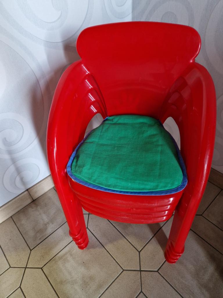 4 plasteke kinderstoeltje, Kinderen en Baby's, Kinderkamer | Tafels en Stoelen, Ophalen