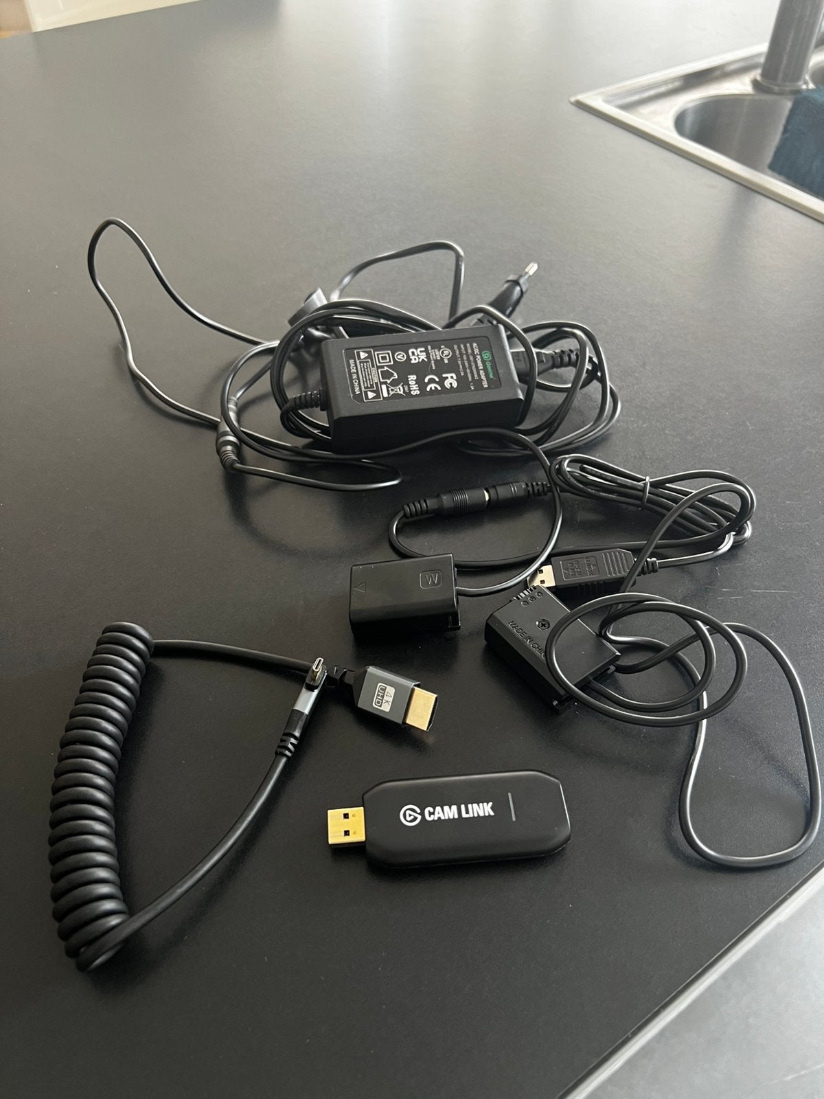 Elgato Cam Link 4k, câble hmdi micro hdmi, 2 dummy batterie, TV, Hi-fi & Vidéo, Appareils professionnels, Enlèvement, Comme neuf