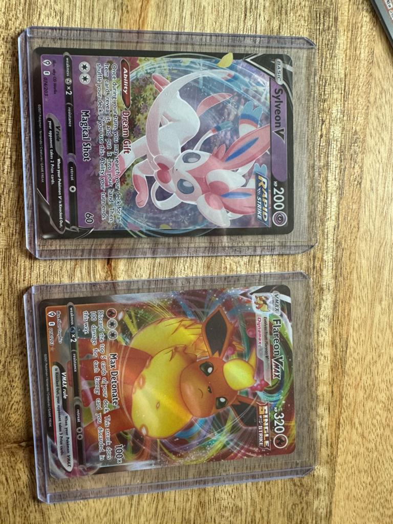 Flareon sylveon, Hobby en Vrije tijd, Verzamelkaartspellen | Pokémon, Ophalen of Verzenden, Zo goed als nieuw