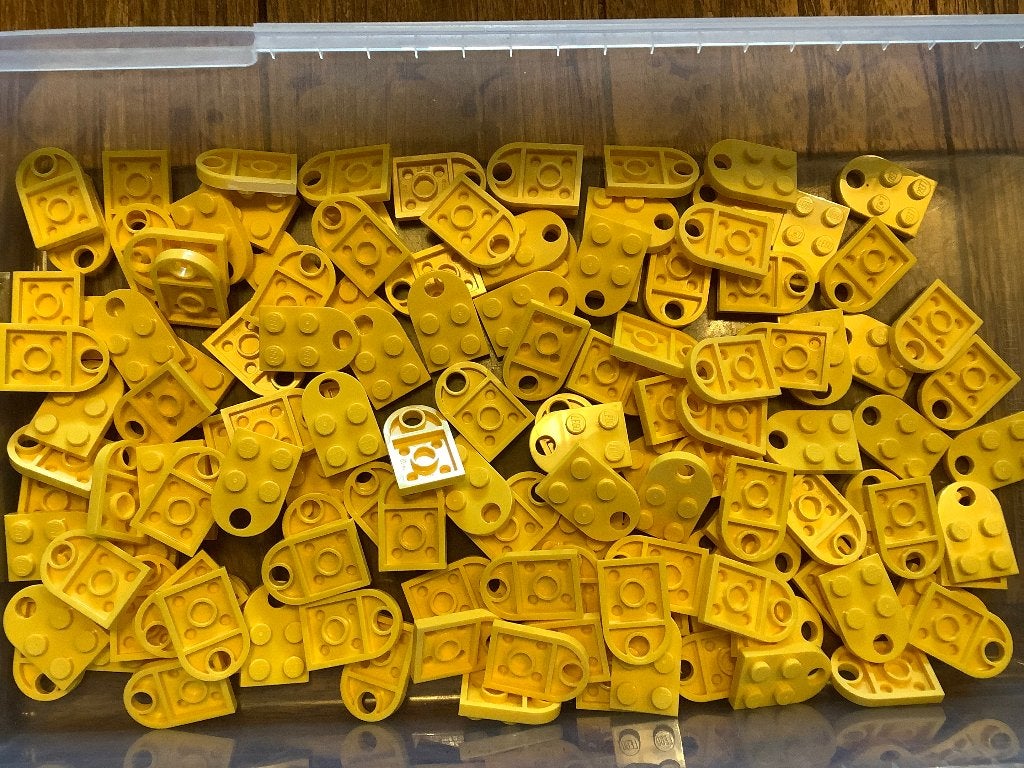 Lego Plate, Modified 2 x 3 with Hole Geel 130 st / 331-10-2, Ophalen of Verzenden, Nieuw, Losse stenen, Lego