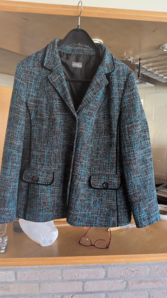 blauw gestippeld jasje - D'Auvry - 48 - 8€, Kleding | Dames, Ophalen of Verzenden, Zo goed als nieuw, Blauw, Jasje of Colbert