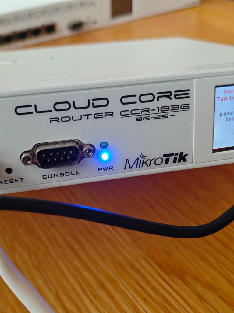 CCR1036-8G-2S+EM 16g ram sfp+ 10g, Informatique & Logiciels, Alimentations internes, Enlèvement, Comme neuf