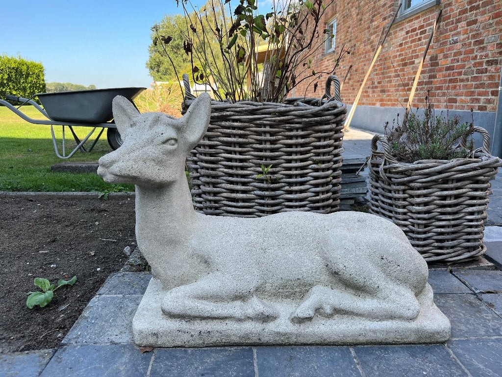 Tuinbeeld liggend hert, Ophalen, Gebruikt, Steen