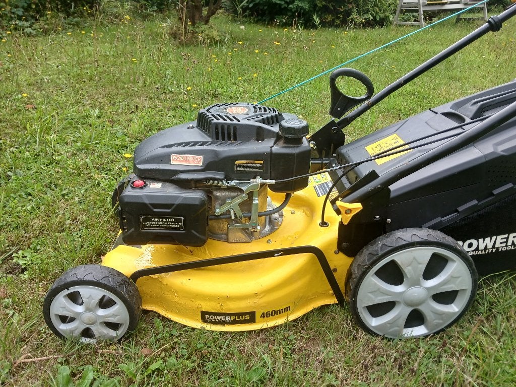 Powerplus 46 cm Zelfrijdende grasmaaier excl. Staat 2 jaar, Tuin en Terras, Ophalen, Zo goed als nieuw, Benzine-grasmaaier, Powerplus