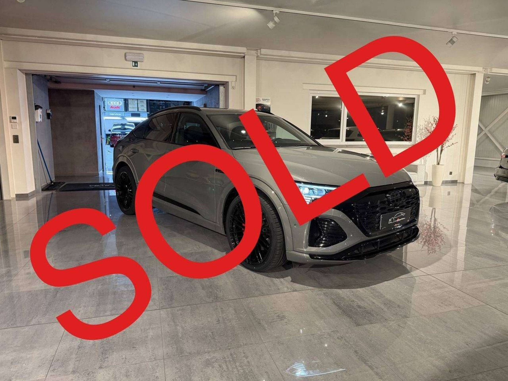 Audi Q8 e-tron SOLD BIJ GARAGE VRIENS YVES BV! (bj 2023), Auto's, Automaat, Zwart, 408 pk, Q8 e-tron