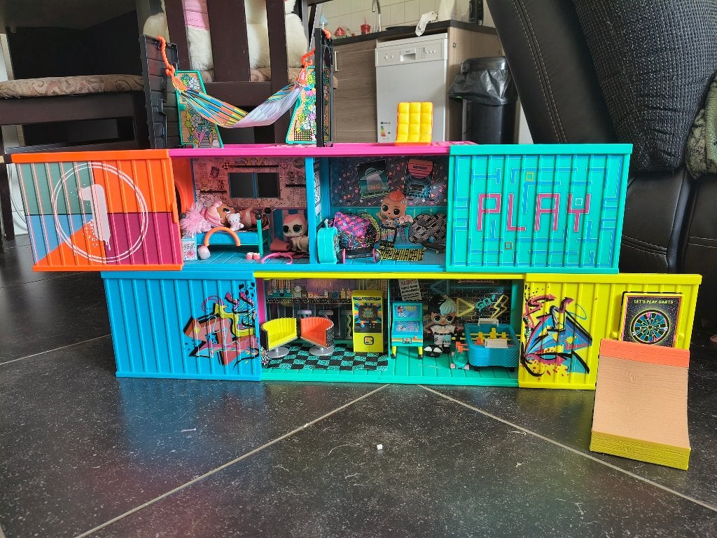 LOL Surprise poppen + Clubhouse + accessoires, Ophalen, Gebruikt, Poppenhuispop