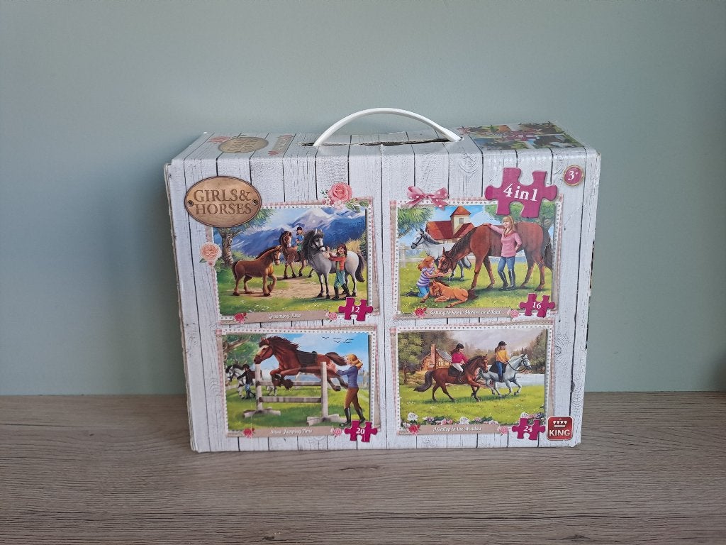 Puzzel 4 in 1 met paarden, Girls & Horses, Enfants & Bébés, Enlèvement, 10 à 50 pièces, Utilisé, 2 à 4 ans