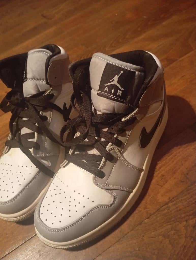 Nike Air Jordan 1 Mid Light Rookgrijs Maat 39