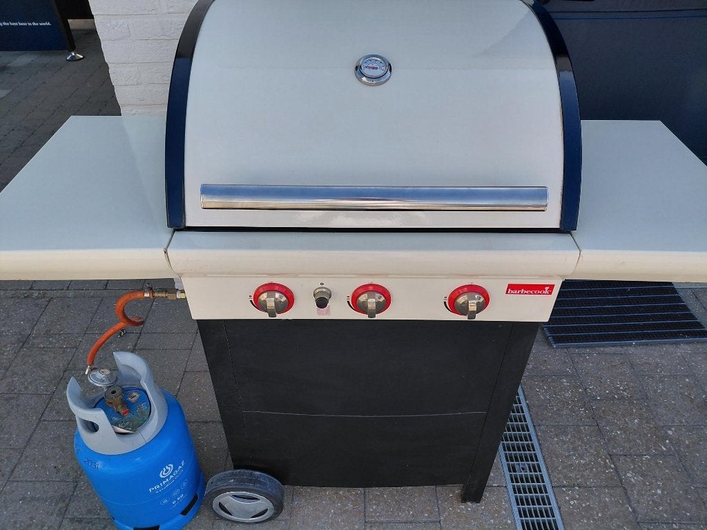 GASBARBEQUE BARBECOOK IN NIEUWSTAAT MET 3 PITTEEN, Tuin en Terras, Gasbarbecues, Ophalen, Zo goed als nieuw, Barbecoock