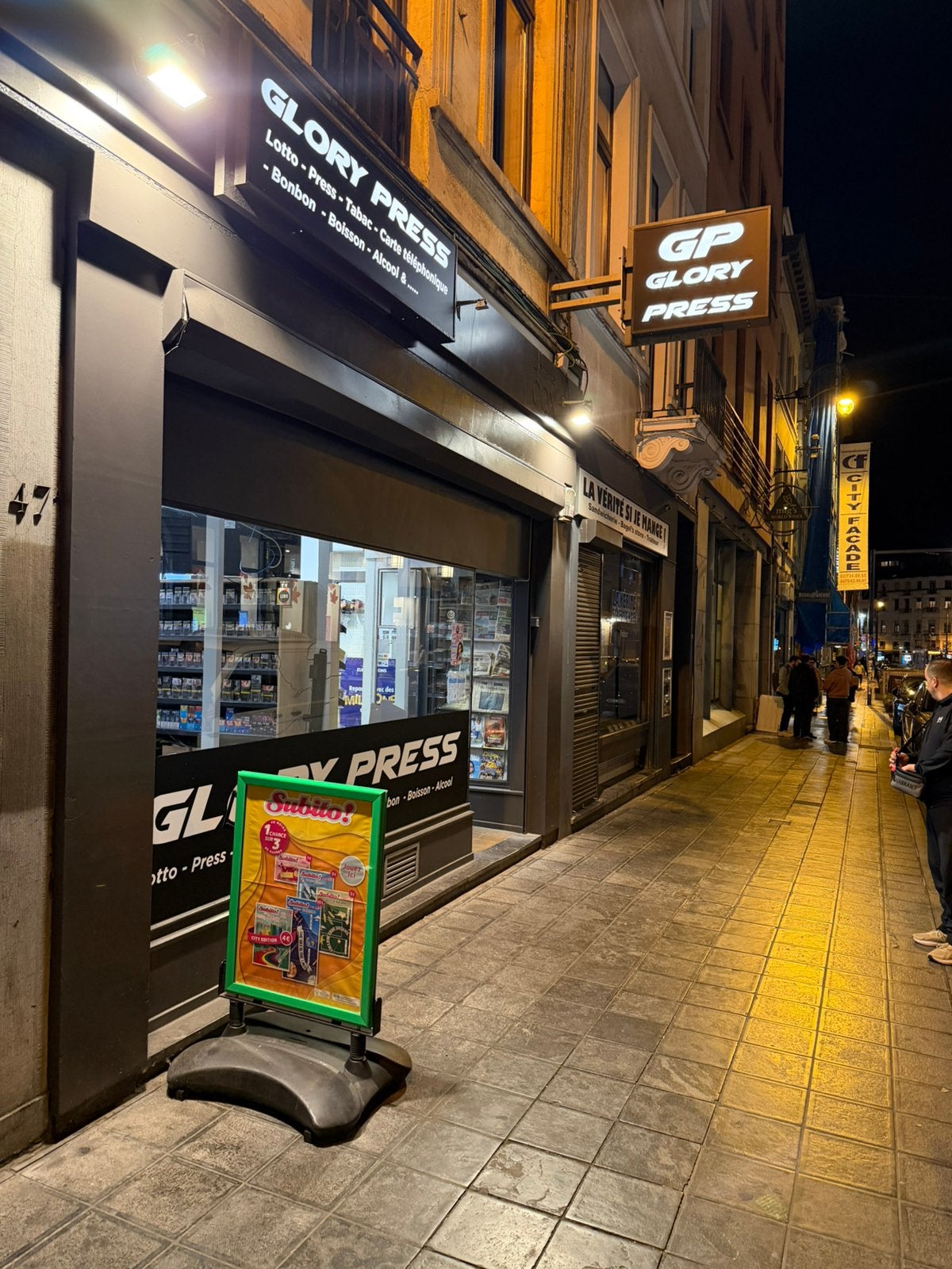 Bedrijf te koop — Librairie /Night Shop Bruxelles